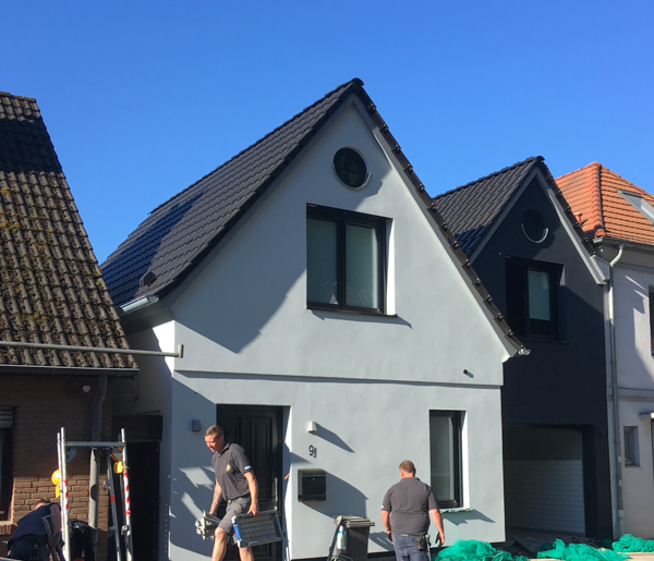 Saniertes und erweitertes Haus in einer Häuserzeile in Mölln