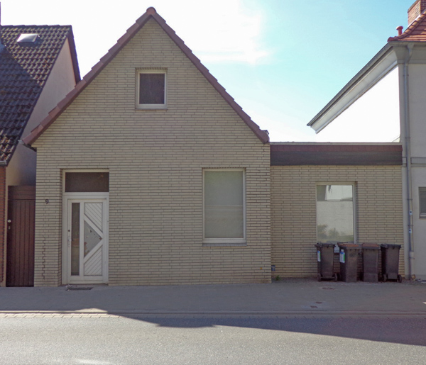 Das kleine Haus in Mölln vor dem Umbau mit gelber Klinkerfassade